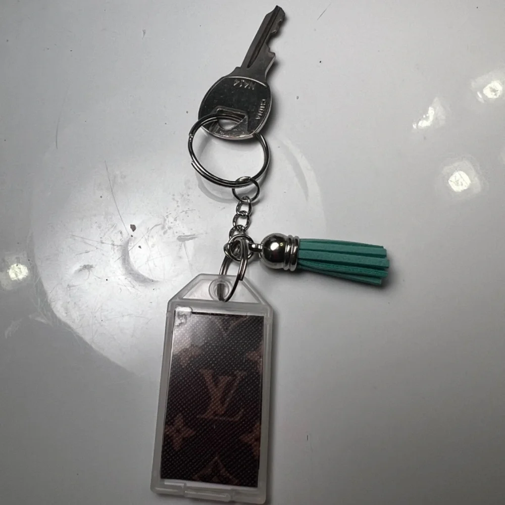 Embellished Key Chain - Picture 5 of 10